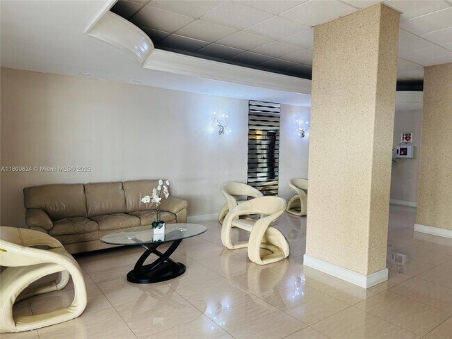 Building Photo - 1833 S Ocean Dr