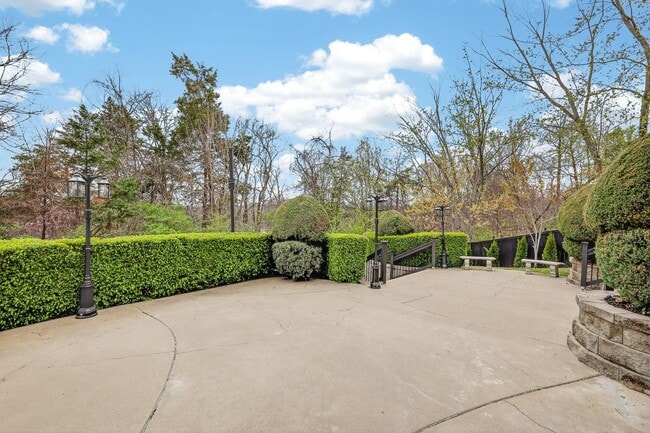 Building Photo - Beautiful 6BR Executive Brentwood Home with Pool