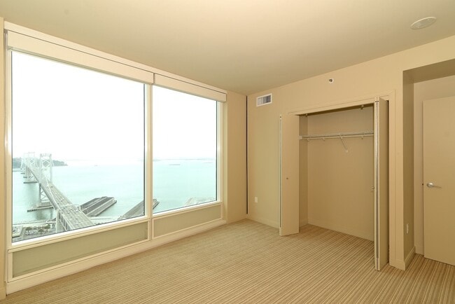 Building Photo - 425 1st St