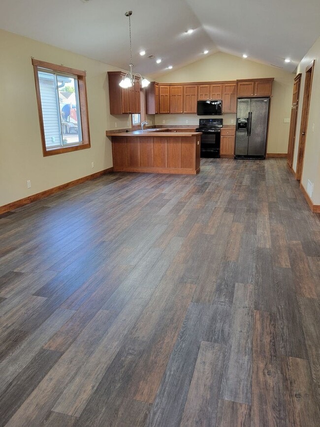 Building Photo - One Level Townhouse