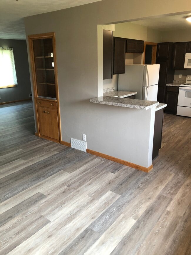 DINING NOOK - 125 15th St NE