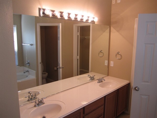 Building Photo - 3502 Schumann Oaks Dr