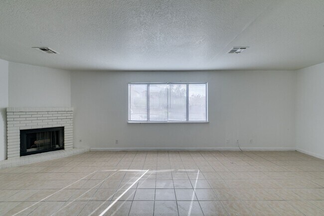 Building Photo - 6987 Mendon Ln