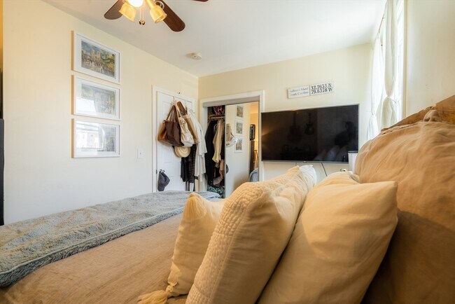 Building Photo - 328 Beacon St