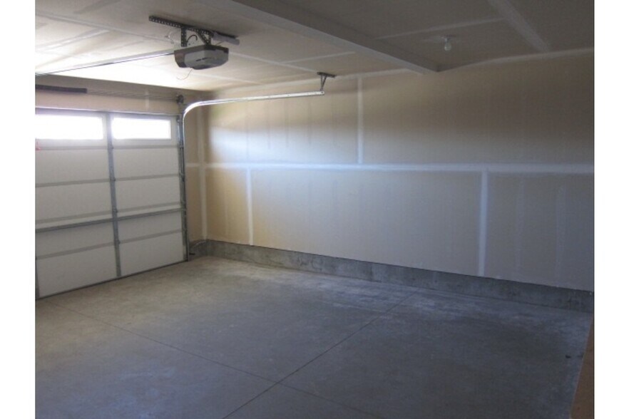 Building Photo - 1906 Leeward Ct