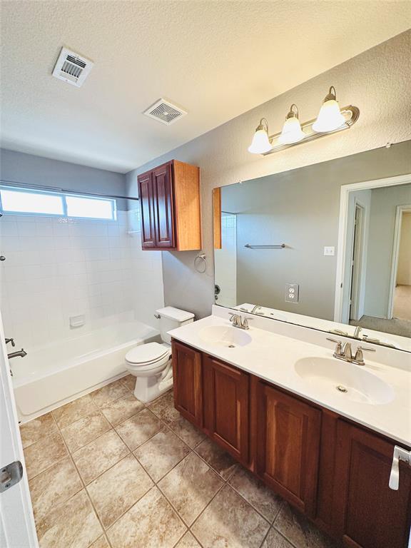 Building Photo - 1709 McClannahan Dr