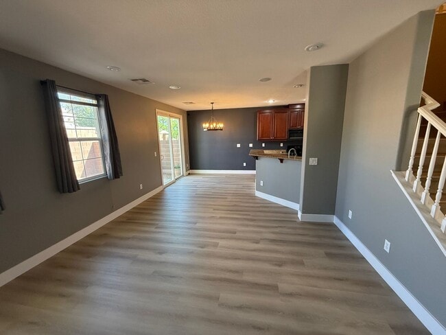 Building Photo - Beautiful 2-Story Townhome in Gated Area w...