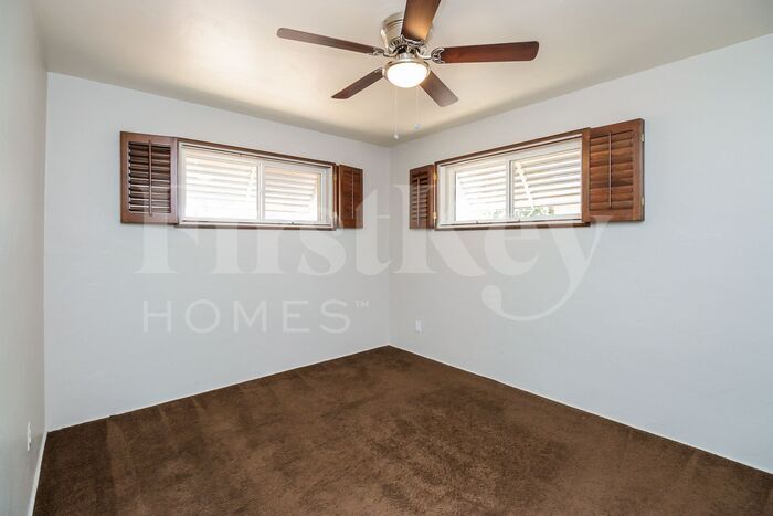 Building Photo - 5719 N 23rd Ave