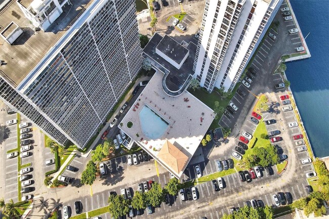 Building Photo - 20515 E Country Club Dr