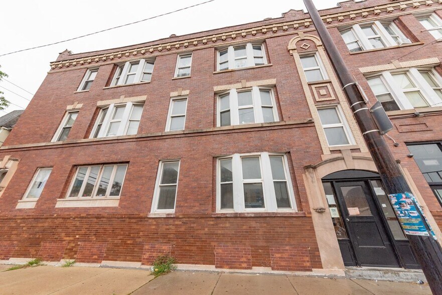 Building Photo - 1946 N Kimball Ave