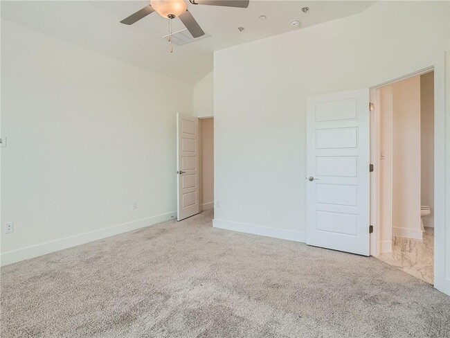 Building Photo - 1802 Roseburg Dr