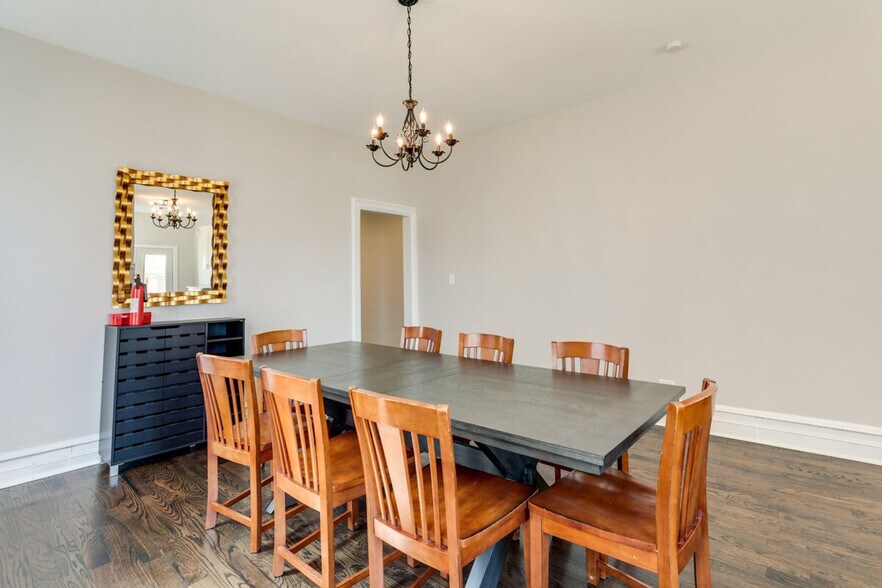 Building Photo - 113 S Mason Ave