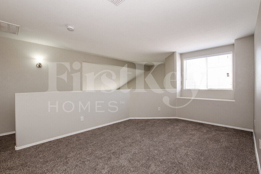 Building Photo - 9156 W Quail Ave