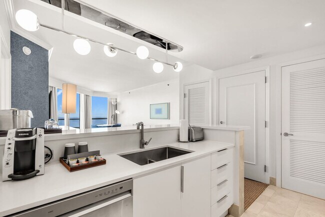 Building Photo - 4401 Collins Ave