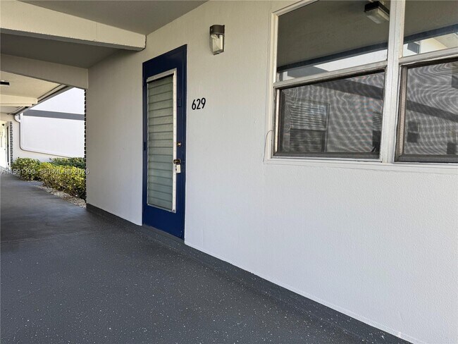 Building Photo - 629 Saxony Pl