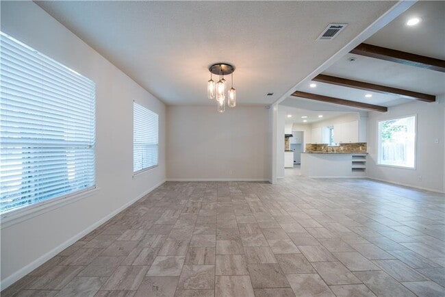 Building Photo - 2902 Silverleaf Dr