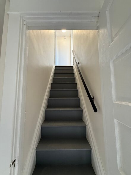 Building Photo - 133 S 15th St