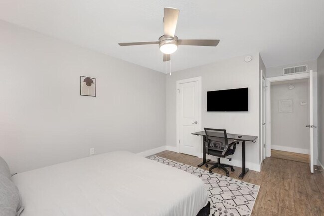 Building Photo - 4312 W Roland St