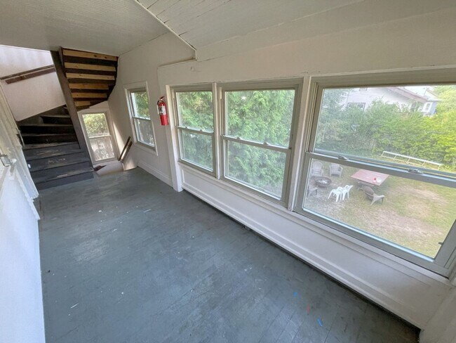 Building Photo - 30 Lathrop St