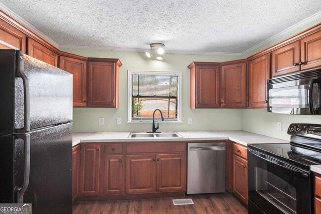 Building Photo - 2051 College Ave NE