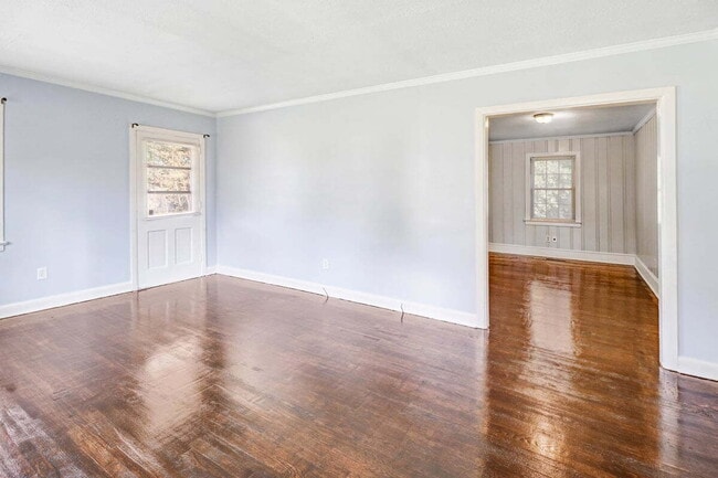 Building Photo - **RENOVATED** 2 BR 1 BA HOME IN GOLDSBORO- close to SJAFB!