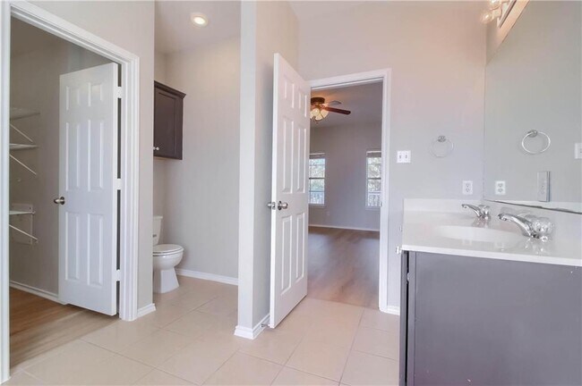 Building Photo - 706 Big Spring Dr