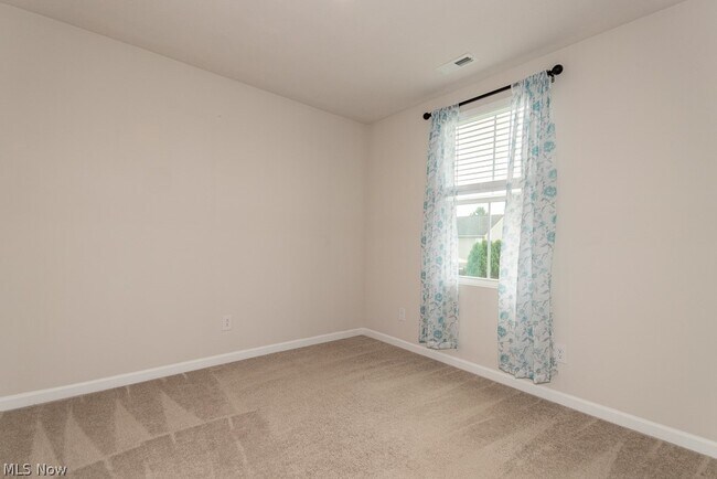 Building Photo - 472 Roberta Dr
