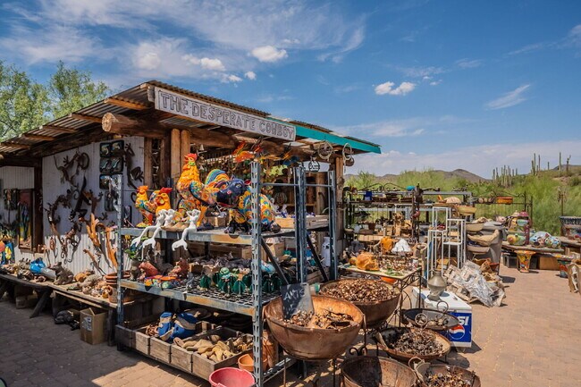 Building Photo - Downtown Cave Creek Patio Homes!