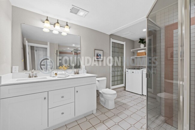 Building Photo - Charming 3 bed/2.5 bath in the heart of do...
