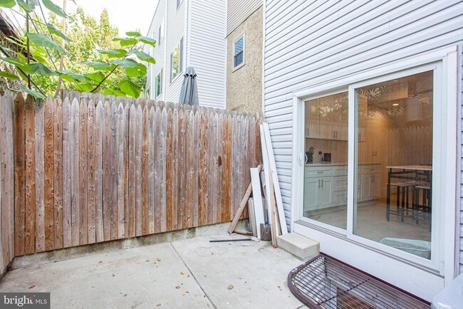 Building Photo - 2146 N Fairhill St