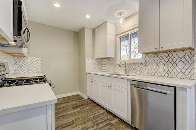 Building Photo - 2522 Carlow Dr