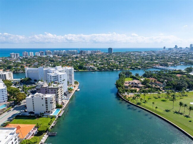 Building Photo - 9102 W Bay Harbor Dr