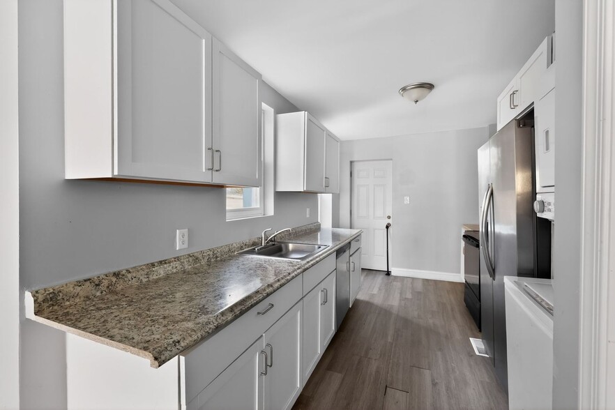 Building Photo - 1316 W 3rd St