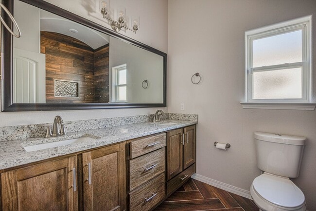 Building Photo - Eastside area for Short or Long Term Rental(Completely Furnished) Beautiful 4 bed/2 baths