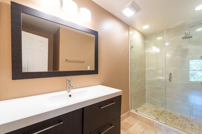 Building Photo - 1553 Templeton Pl