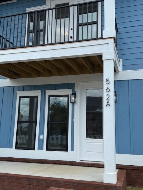 Building Photo - 562 N De Villiers St