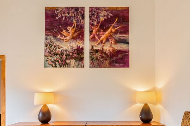 Building Photo - Gorgeous Fully Furnished Home in Brentwood...