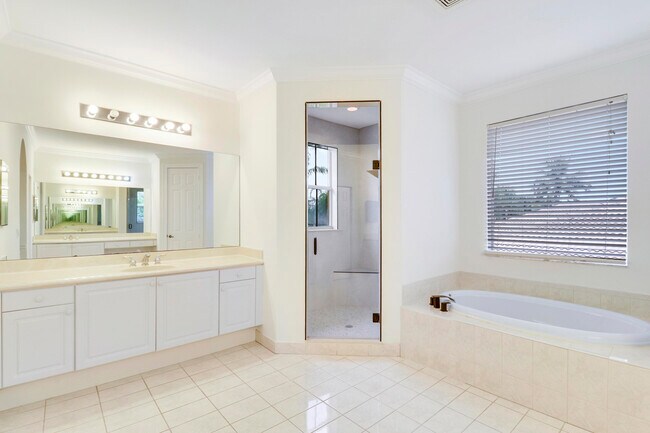 Building Photo - 5029 Forest Dale Dr
