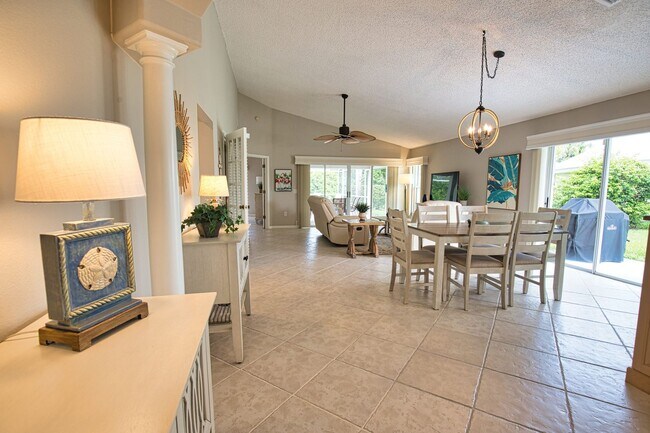 Building Photo - Seasonal Short-Term 2 Bed 2 Bath Heated Pool Villa with a Den in Harrington Lakes at Planation Go...
