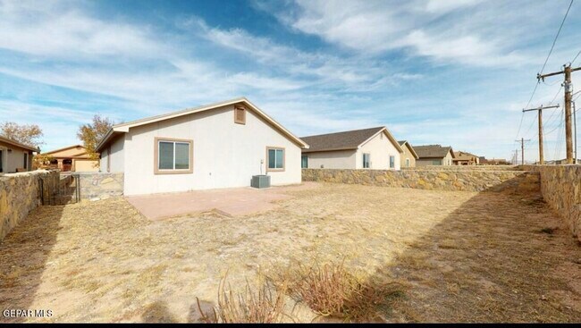 Building Photo - 14424 Jacinto Ramos Ave