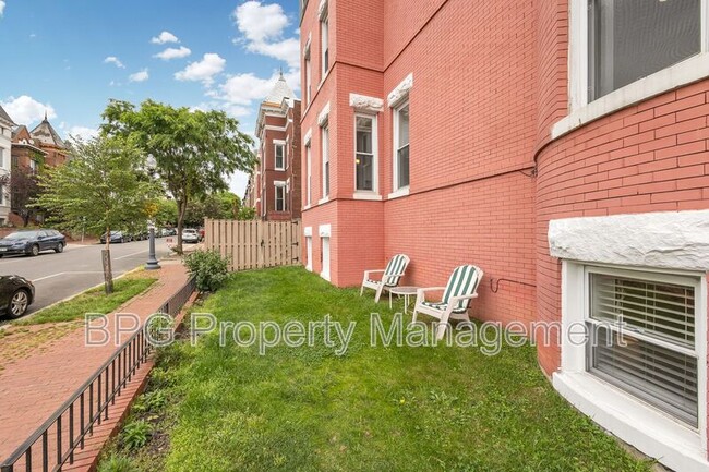 Building Photo - 1819 1st St NW