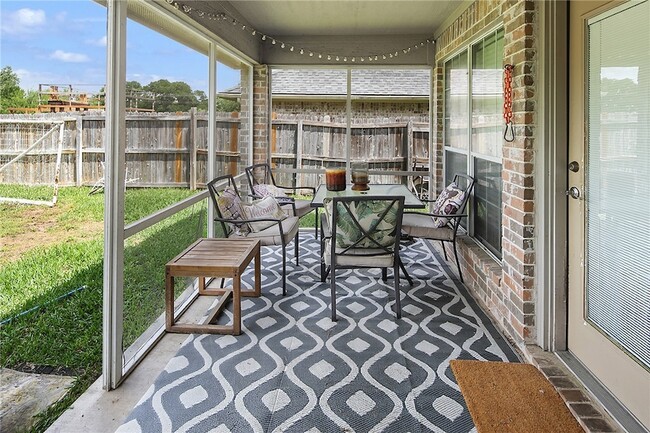 Building Photo - 335 Robelmont Dr