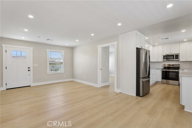 Building Photo - 23 E Pine St