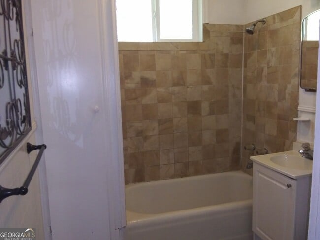 Building Photo - 178 Fayette Ave