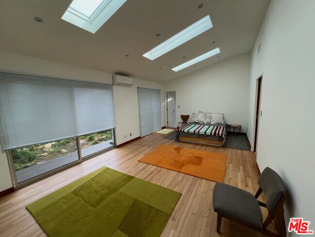 Building Photo - 254 Tranquillo Rd