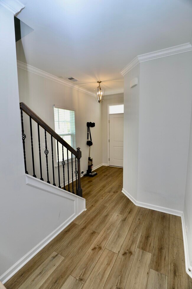 Building Photo - 1052 Ashcroft Cir