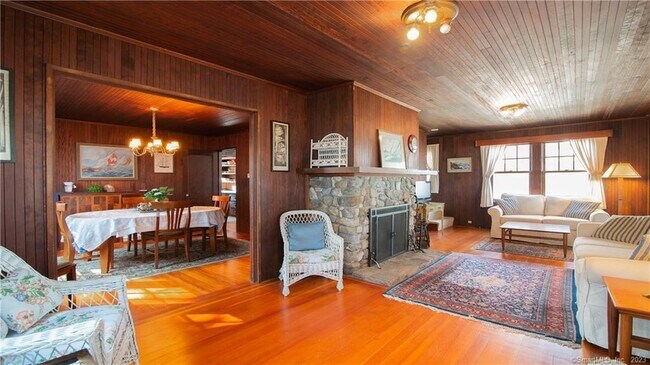 Building Photo - 106 E Shore Ave