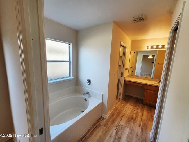 Building Photo - 6504 Crimson Leaf Ln