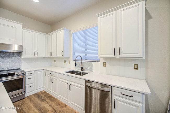 Building Photo - 4564 S Maverick Ct