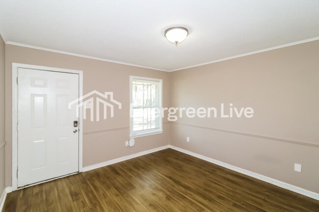 Building Photo - 3196 Southbridge St